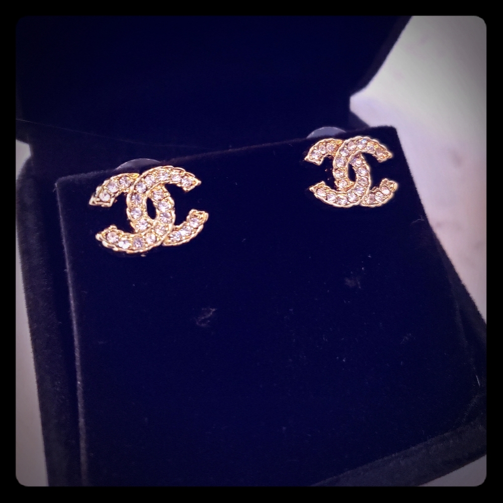 Vintage Coco Chanel medium yellow gold earrings